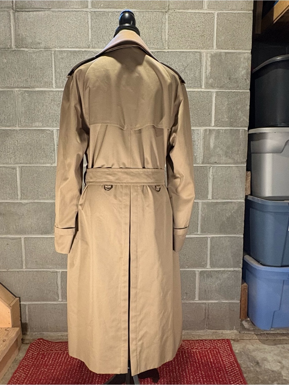 Burberry trench coat. - Picture 6 of 16